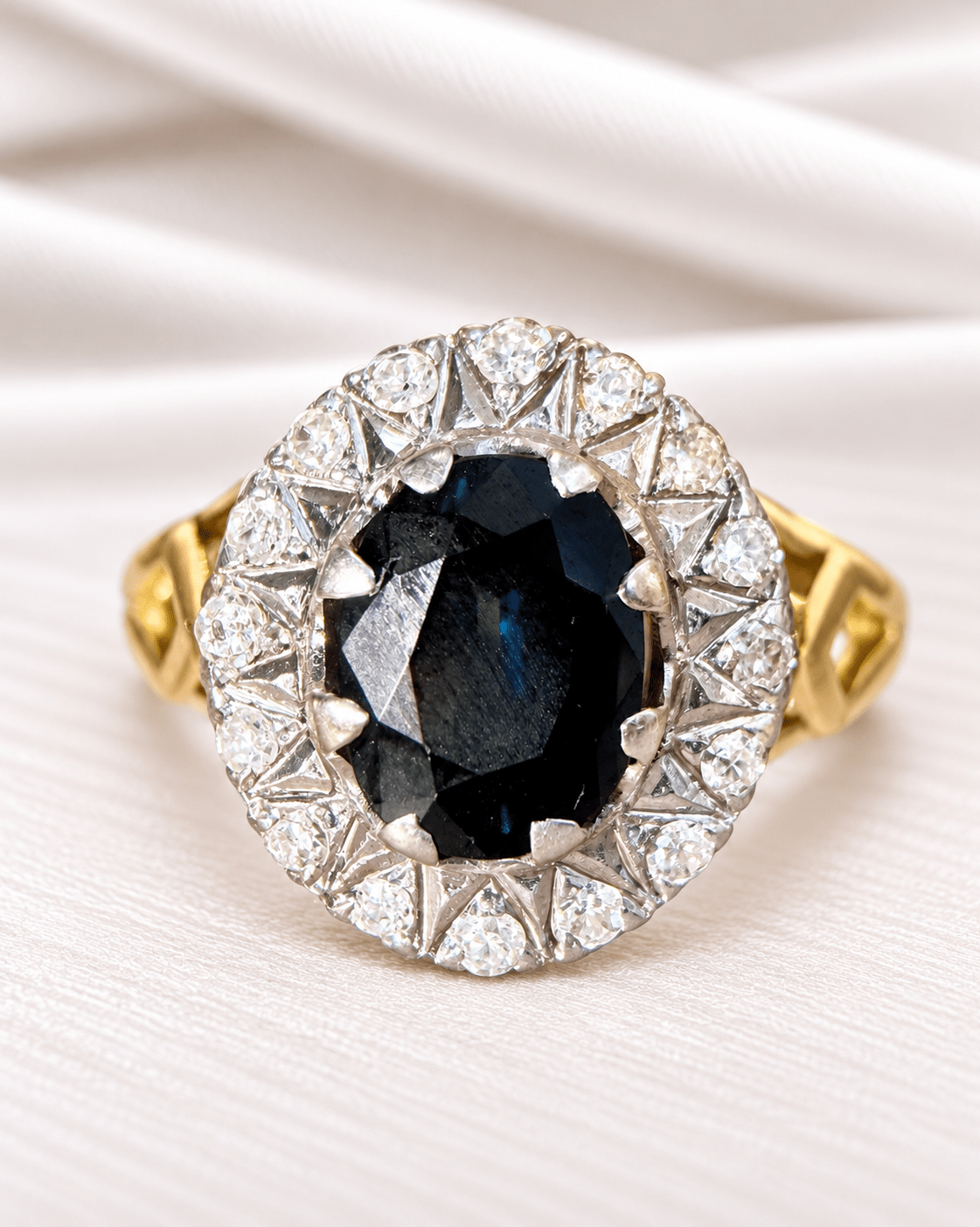 Bague Marguerite Saphir 2.05 carats &amp; Diamants "Angelique" - Elliade Paris