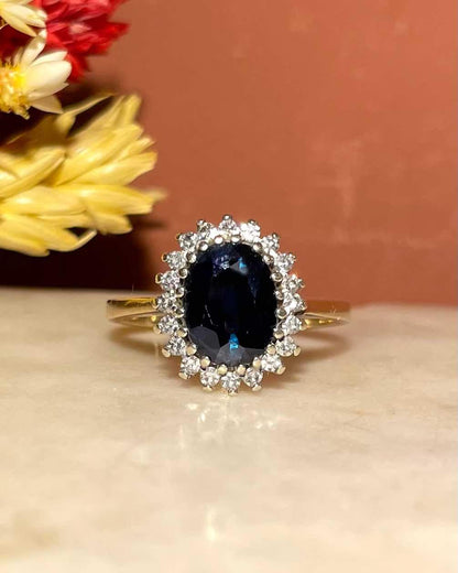Bague Marguerite Saphir 2.10 carats &amp; Diamants &quot;Kendy&quot; - Elliade Paris