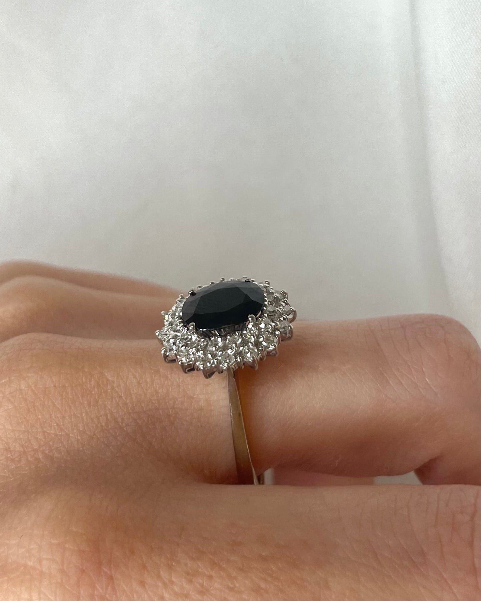 Bague Marguerite Saphir 2.20 carats &amp; Diamants 0.32 carat "Angèle" - Elliade Paris