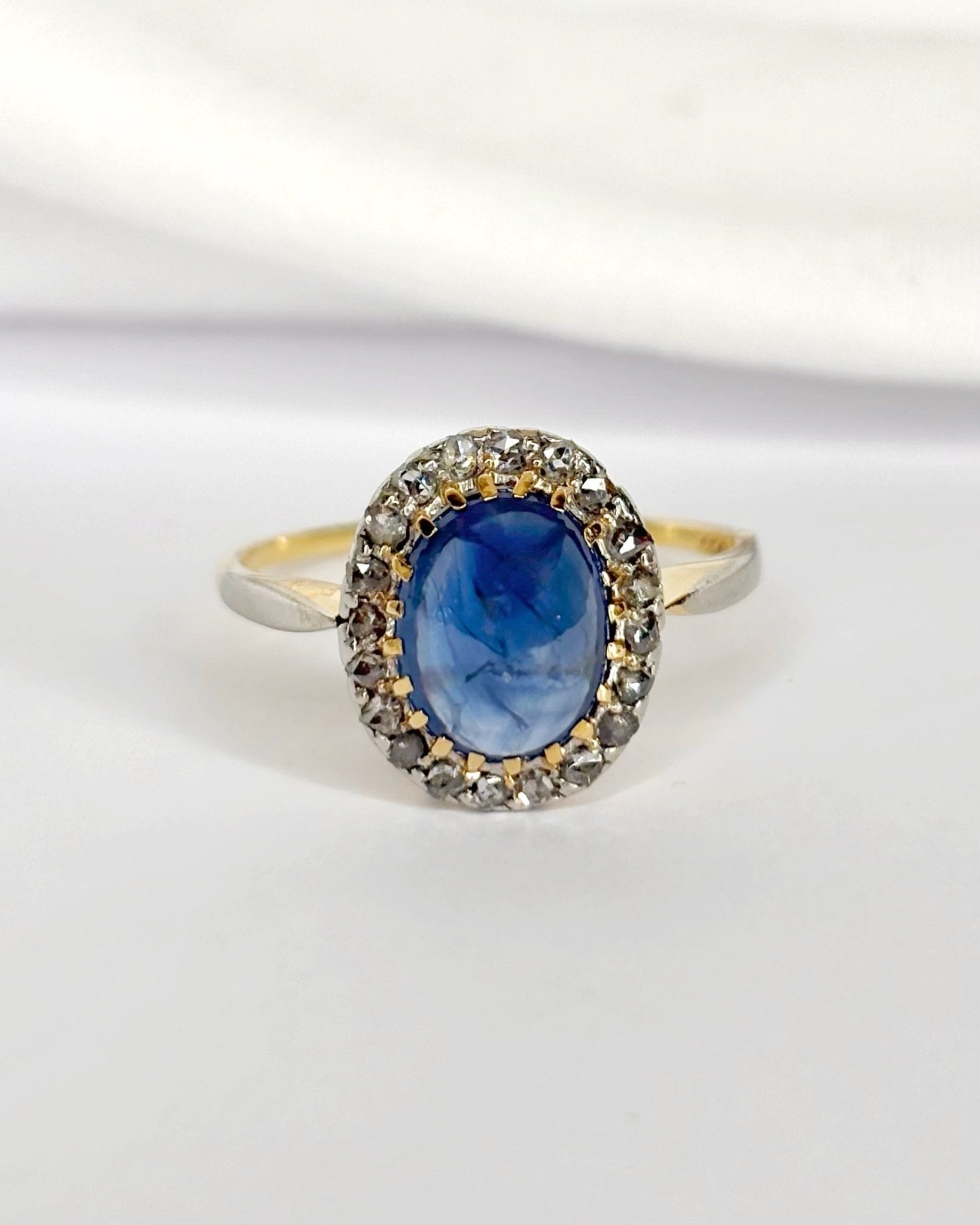 Bague Marguerite Saphir 2.20 carats &amp; Diamants "Vanessa" - Elliade Paris