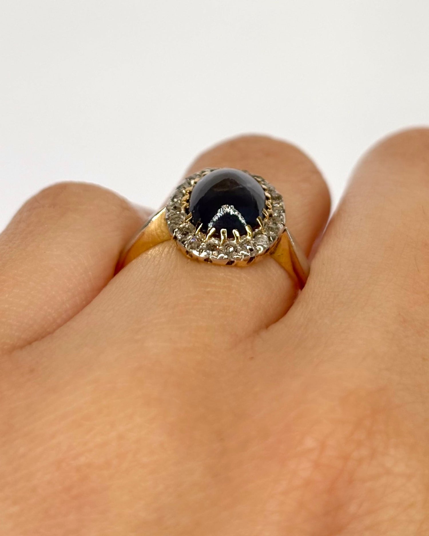 Bague Marguerite Saphir 2.20 carats &amp; Diamants "Vanessa" - Elliade Paris