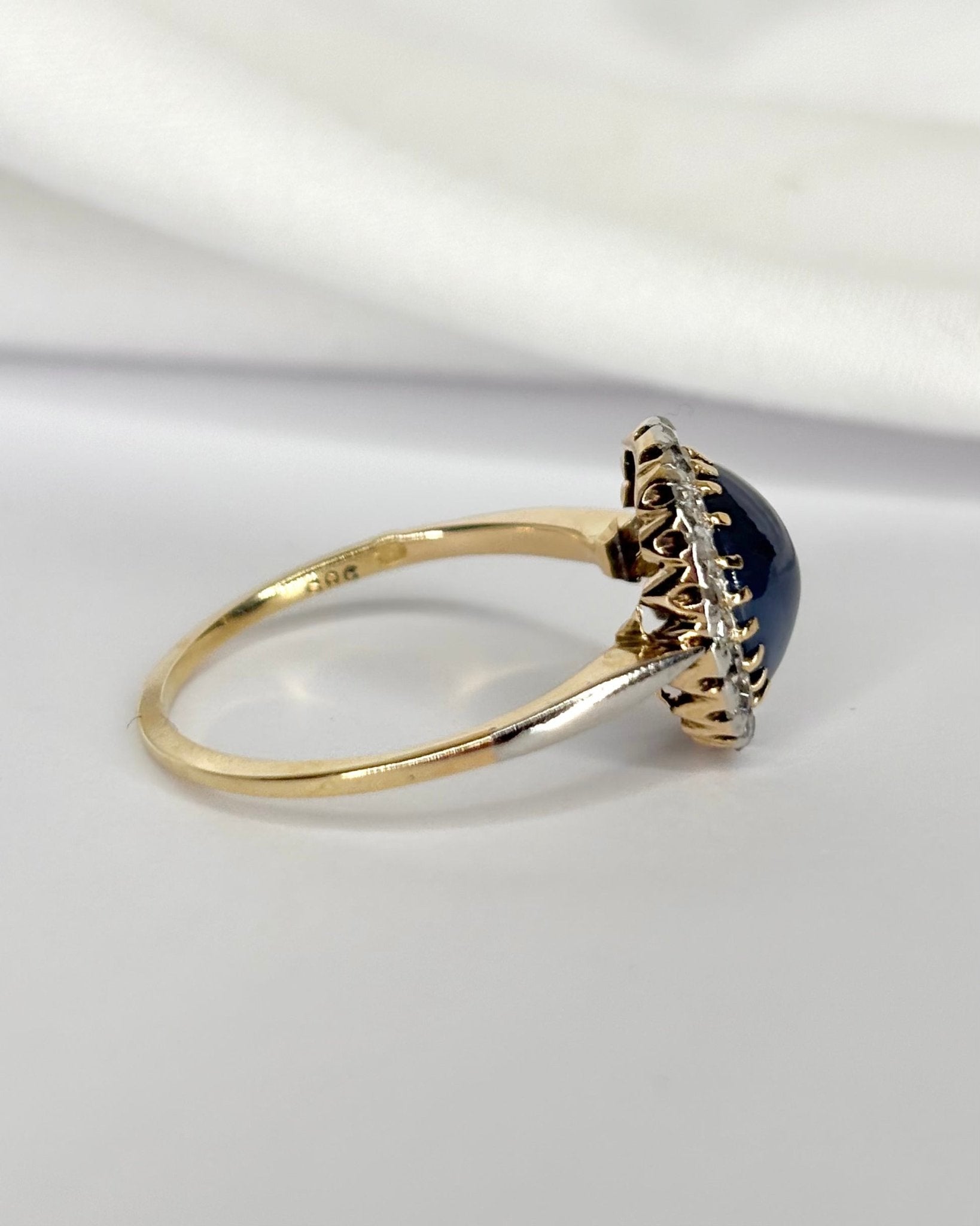 Bague Marguerite Saphir 2.20 carats &amp; Diamants "Vanessa" - Elliade Paris