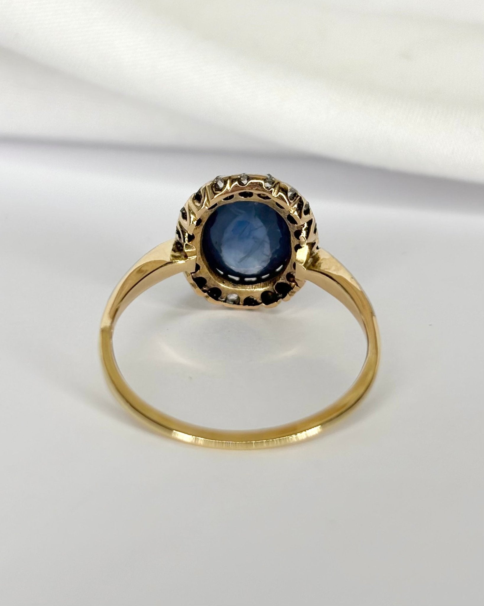 Bague Marguerite Saphir 2.20 carats &amp; Diamants "Vanessa" - Elliade Paris