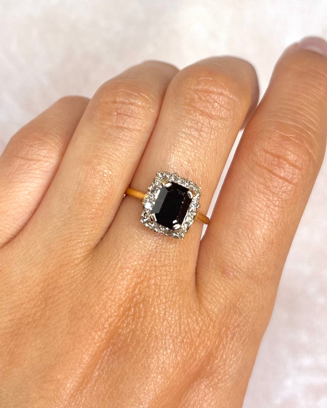 Bague Marguerite Saphir 2.25 carats &amp; Diamants "Flavia" - Elliade Paris