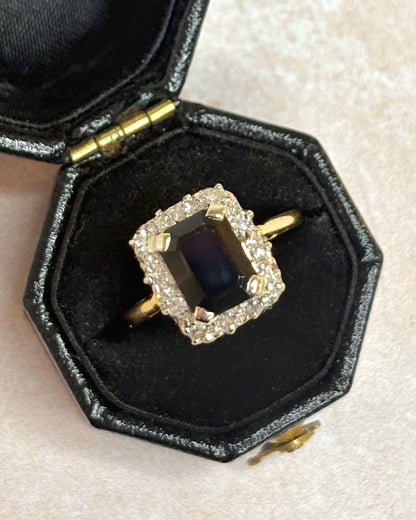 Bague Marguerite Saphir 2.25 carats &amp; Diamants "Flavia" - Elliade Paris