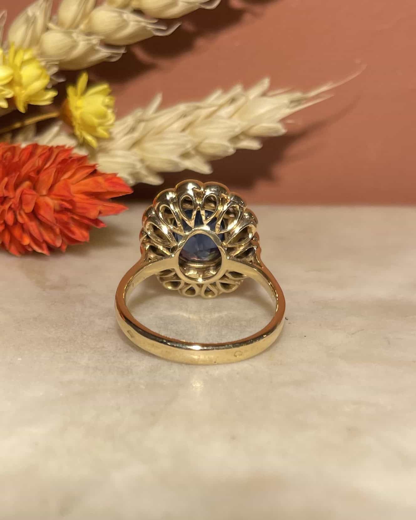 Bague Marguerite Saphir 2.30 carats &amp; Diamants 0.80 carat "Althéa" - Elliade Paris