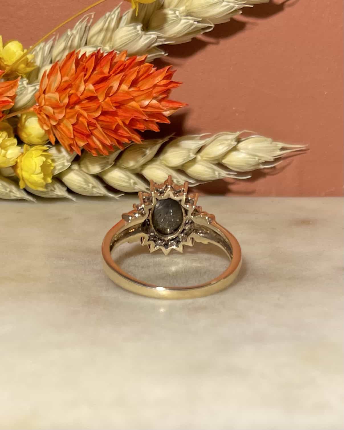 Bague Marguerite Saphir 2.30 carats &amp; Diamants "Fanny" - Elliade Paris