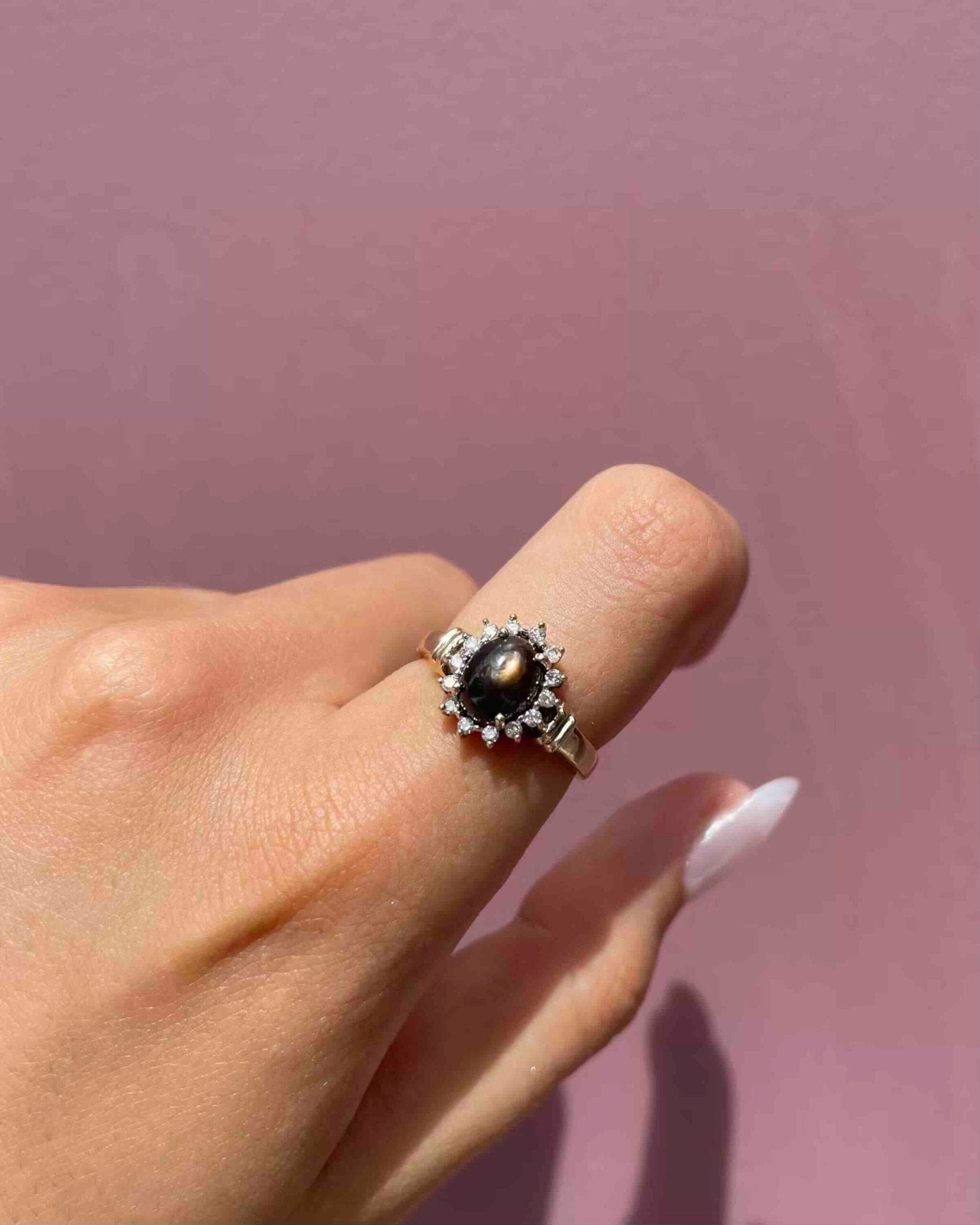 Bague Marguerite Saphir 2.30 carats &amp; Diamants "Fanny" - Elliade Paris