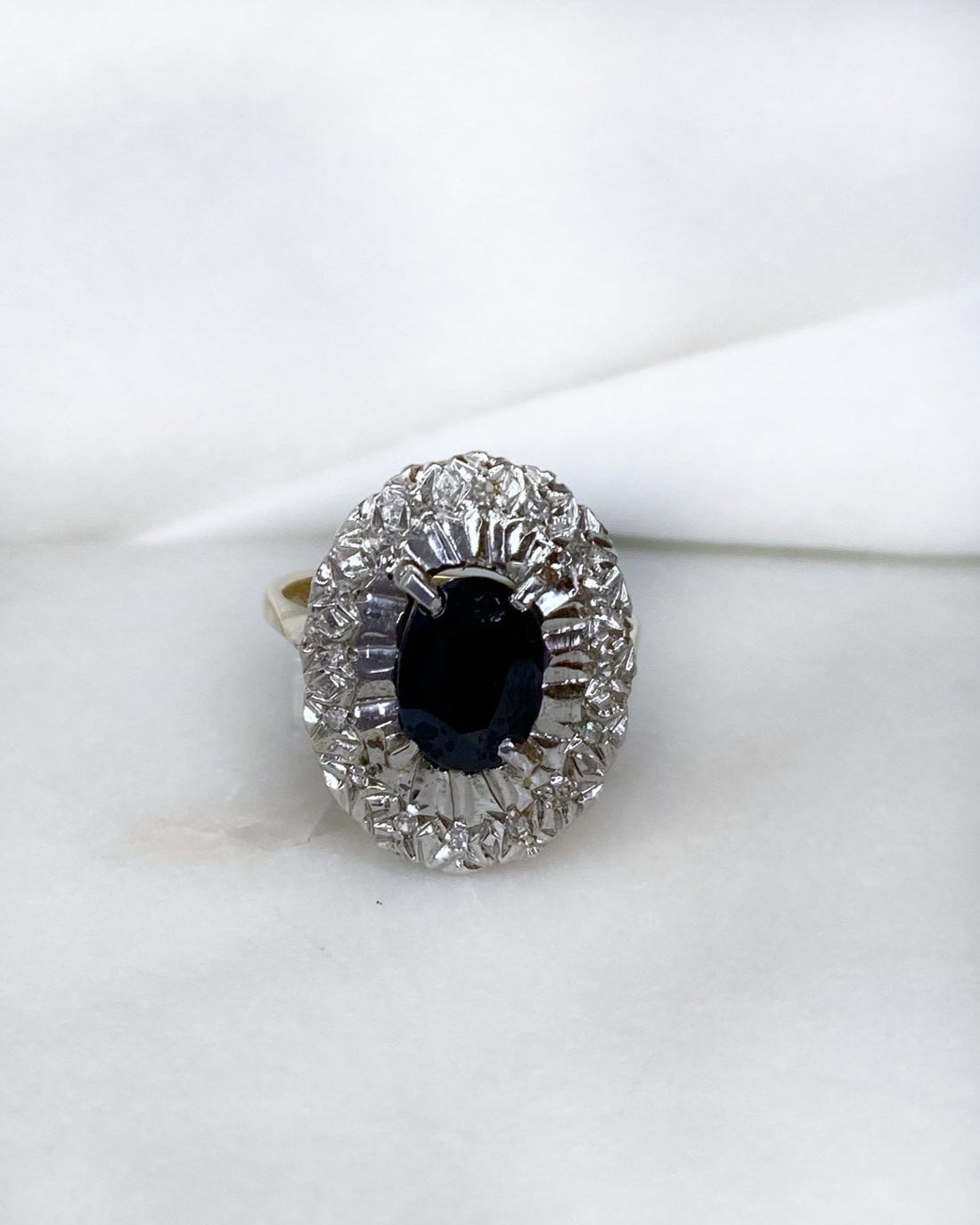 Bague Marguerite Saphir 2.30 carats &amp; Diamants &quot;Séraphie&quot; - Elliade Paris