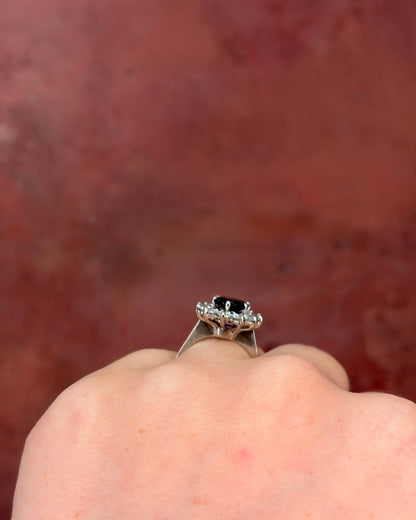 Bague Marguerite Saphir 2.35 carats &amp; Diamants 1.08 carat 5,06g "Carlota" - Elliade Paris