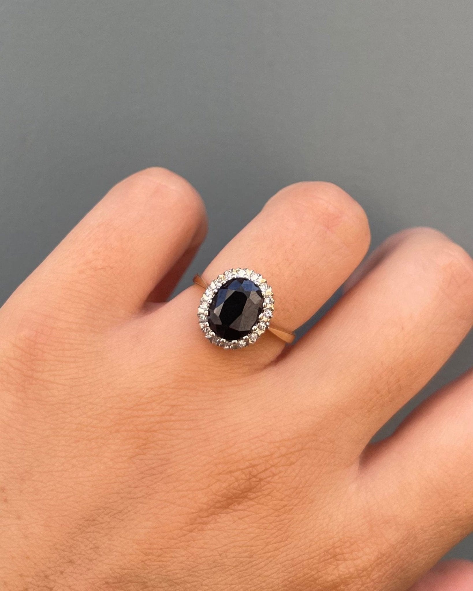 Bague Marguerite Saphir 2.35 carats &amp; Diamants "Paya" - Elliade Paris