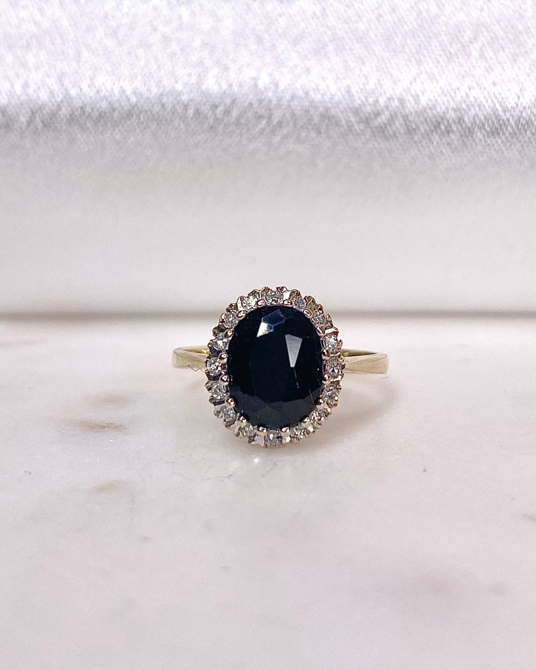 Bague Marguerite Saphir 2.35 carats &amp; Diamants &quot;Paya&quot; - Elliade Paris
