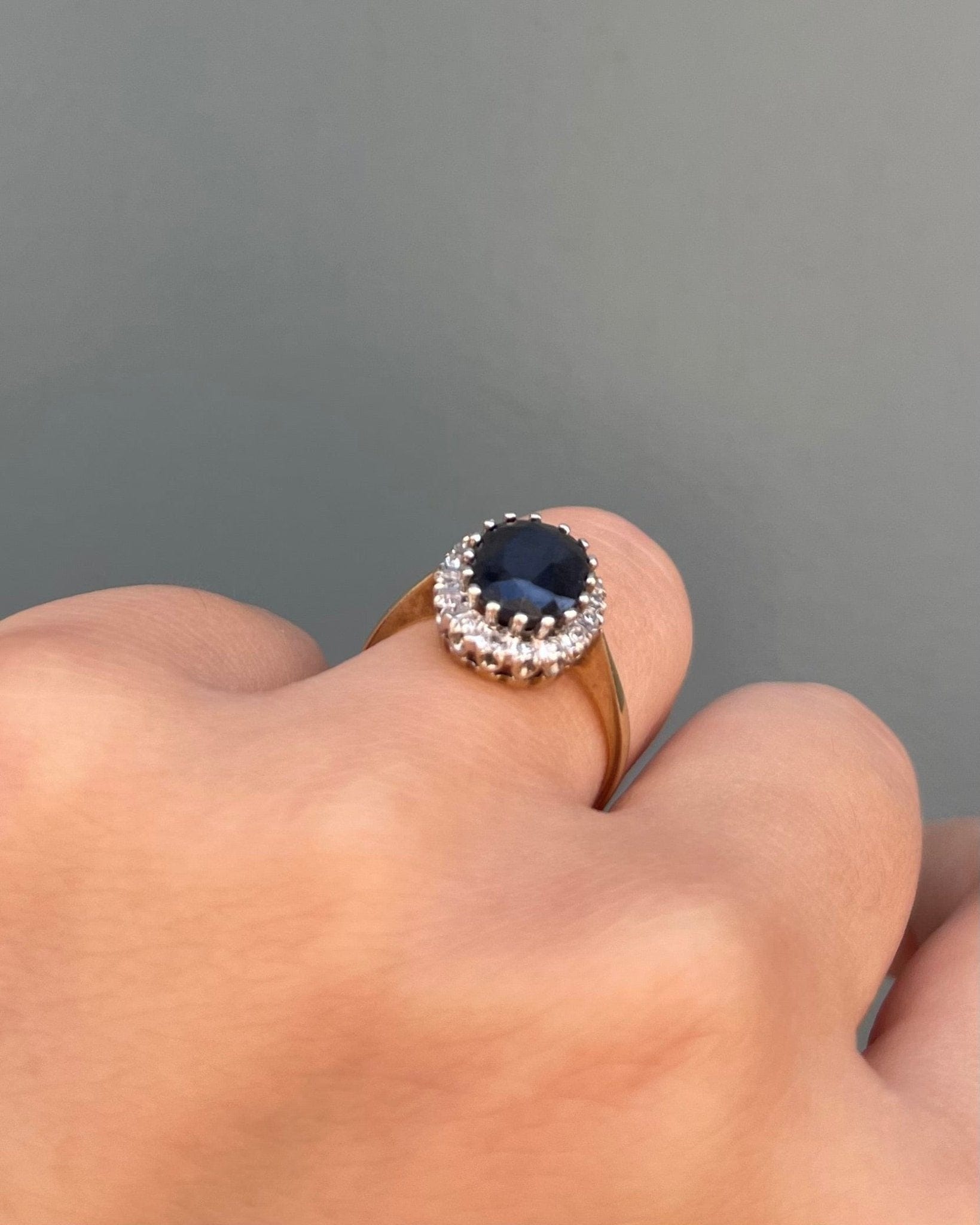 Bague Marguerite Saphir 2.35 carats &amp; Diamants "Paya" - Elliade Paris