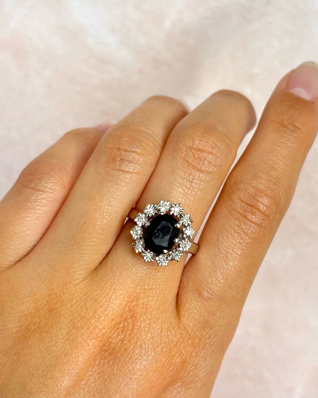 Bague Marguerite Saphir 2.40 carats &amp; Diamants "Alma" - Elliade Paris