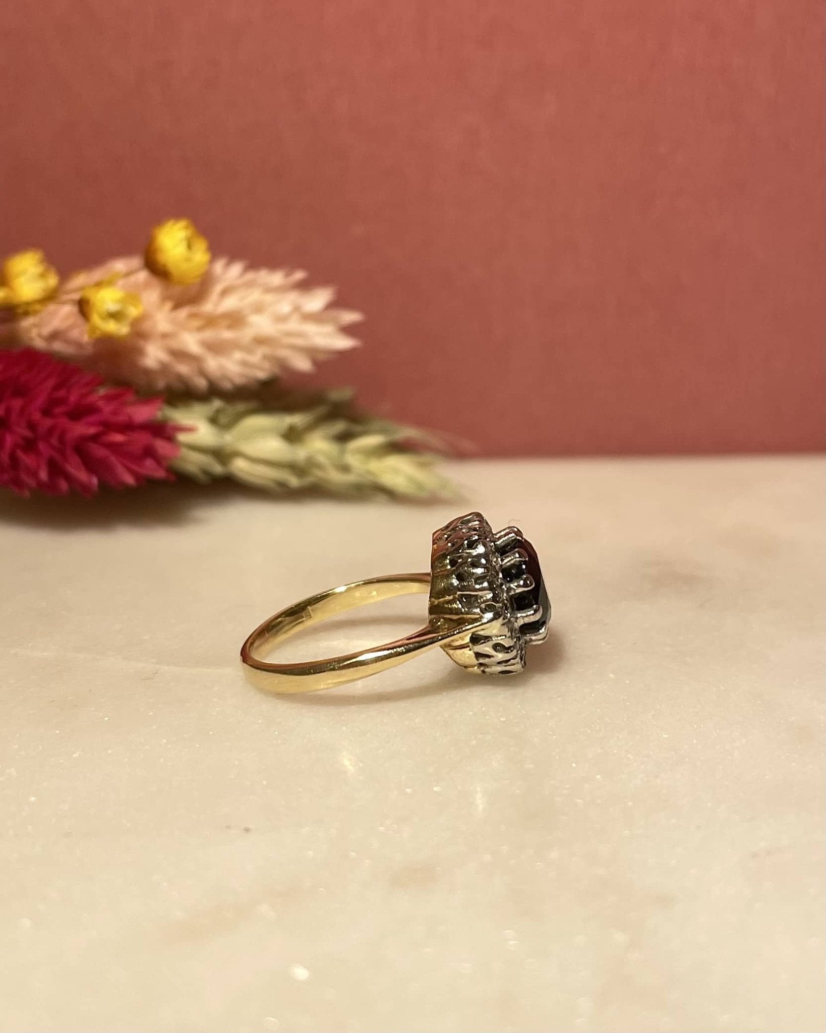 Bague Marguerite Saphir 2.40 Carats &amp; Diamants &quot;Camilla&quot; - Elliade Paris