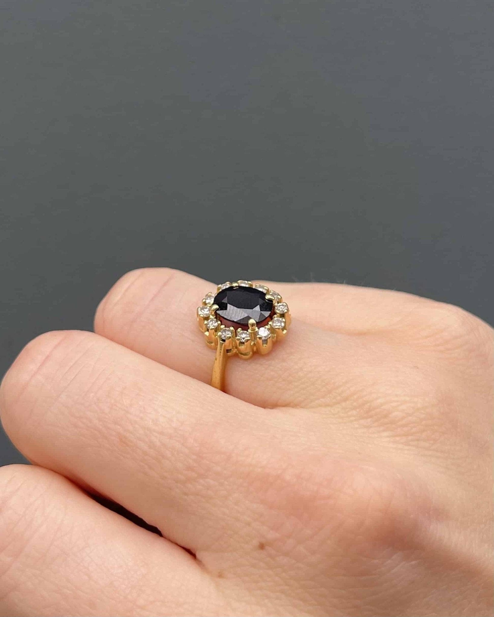 Bague Marguerite Saphir 2.43 Carats &amp; Diamants "Lola" - Elliade Paris