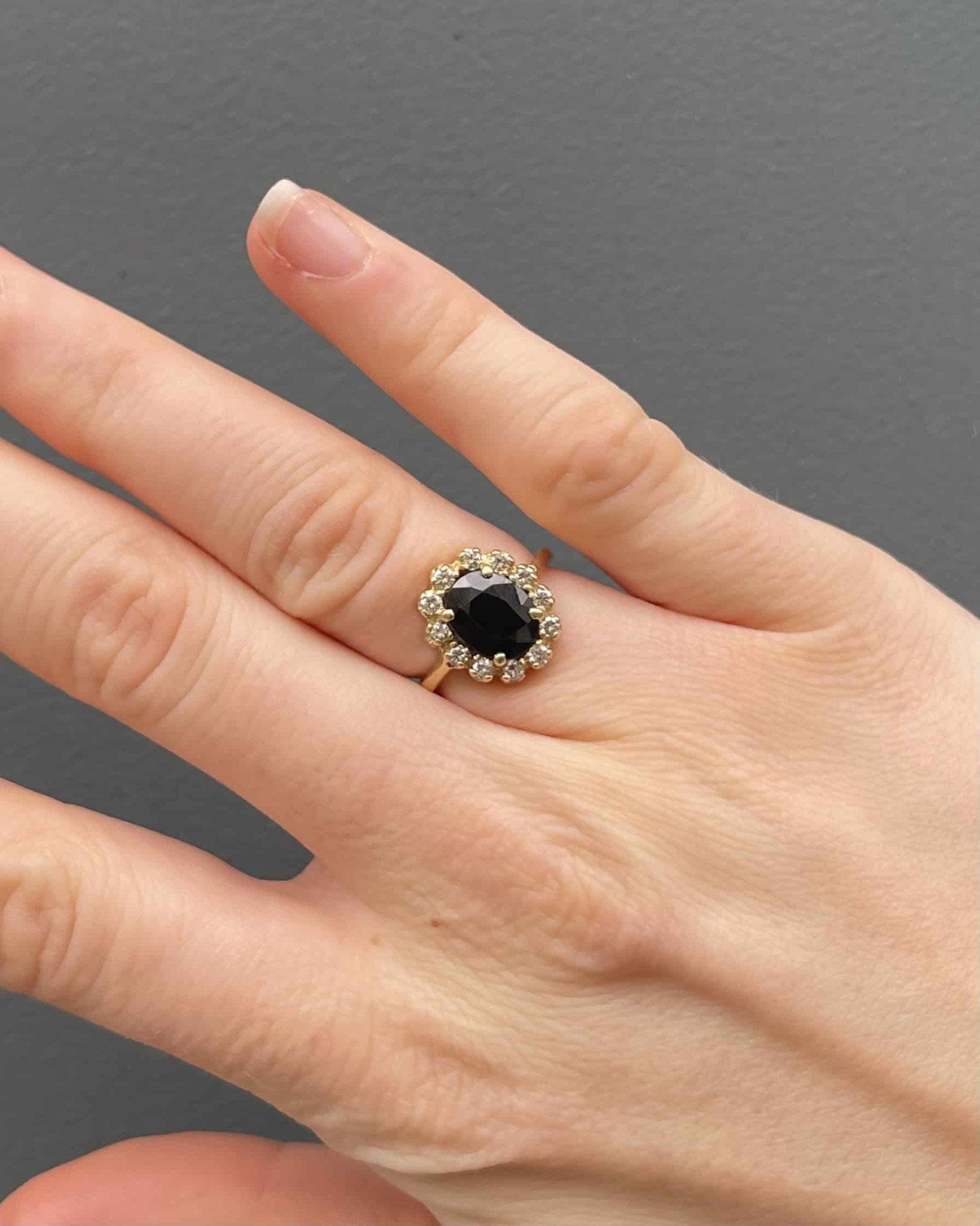 Bague Marguerite Saphir 2.43 Carats &amp; Diamants "Lola" - Elliade Paris