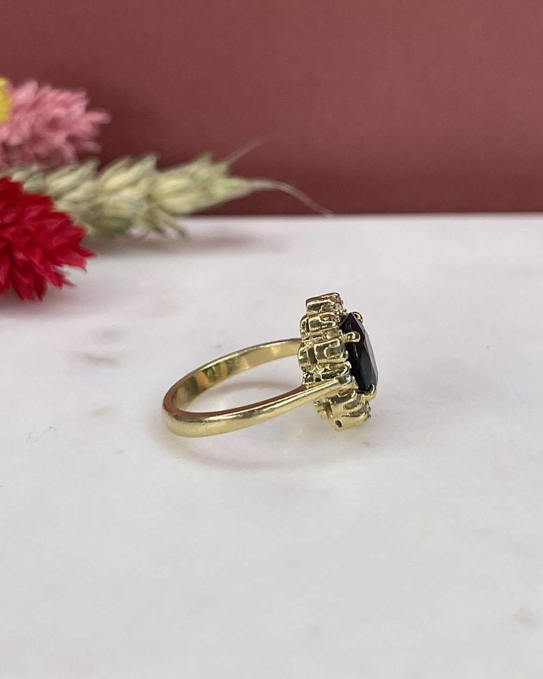 Bague Marguerite Saphir 2.43 Carats &amp; Diamants &quot;Lola&quot; - Elliade Paris
