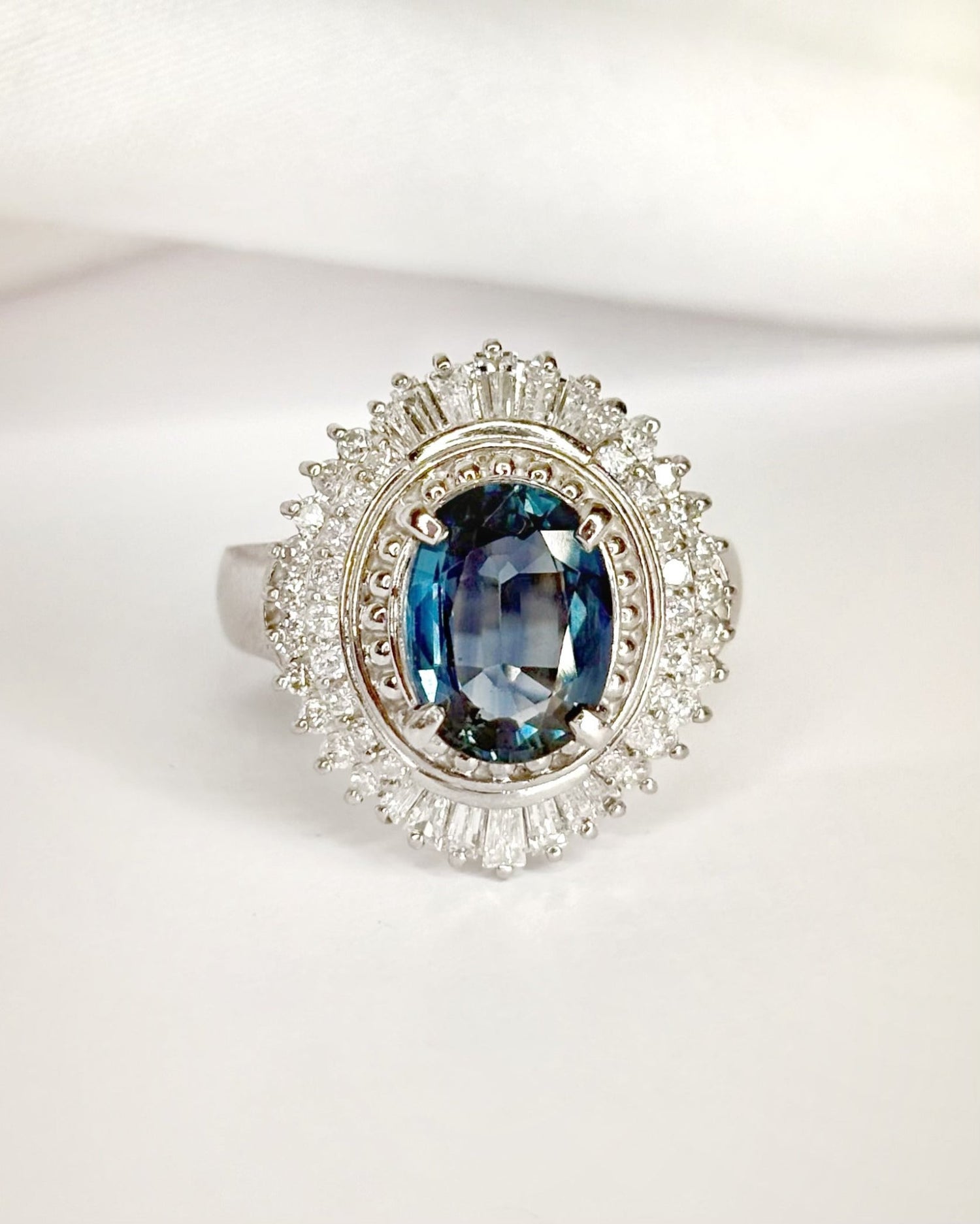 Bague Marguerite Saphir 2.44 carats &amp; Diamants 0.63 carat 9.12g "Irèna" - Elliade Paris