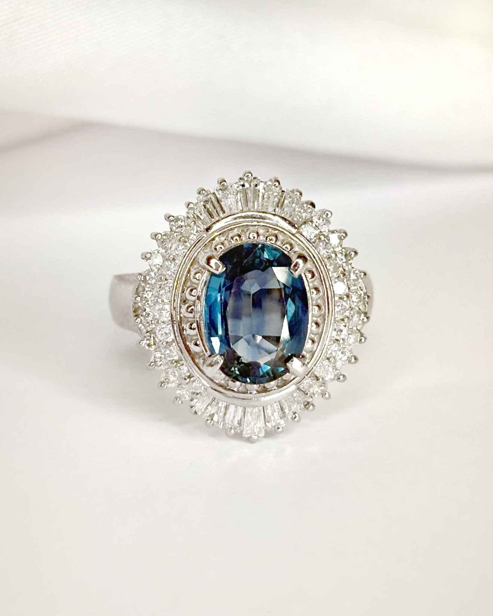 Bague Marguerite Saphir 2.44 carats &amp; Diamants 0.63 carat 9.12g "Irèna" - Elliade Paris