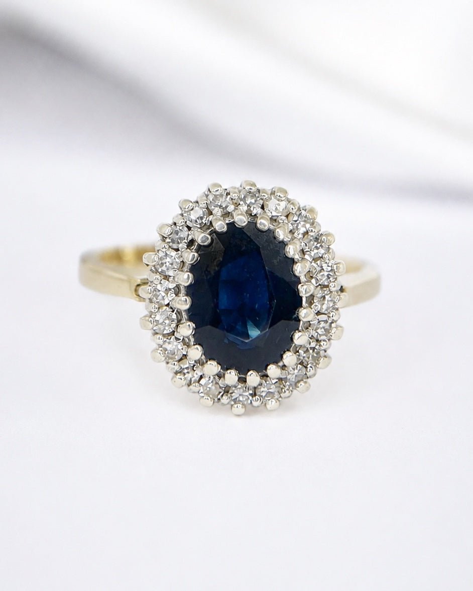 Bague Marguerite Saphir 2.45 carats &amp; Diamants 0.40 carat "Johanna" - Elliade Paris