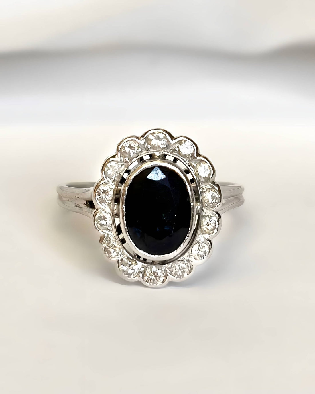 Bague Marguerite Saphir 2.45 carats &amp; Diamants 5.26g "Michaela" - Elliade Paris