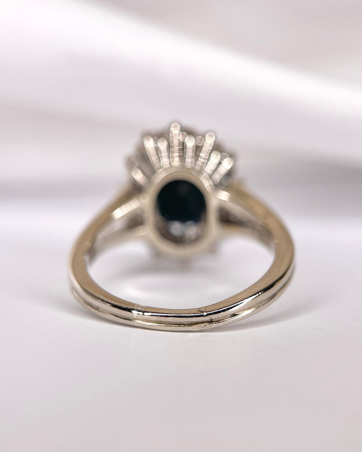 Bague Marguerite Saphir 2.50 carats &amp; Diamants 0.98 carat 6,83g "Jessica" - Elliade Paris