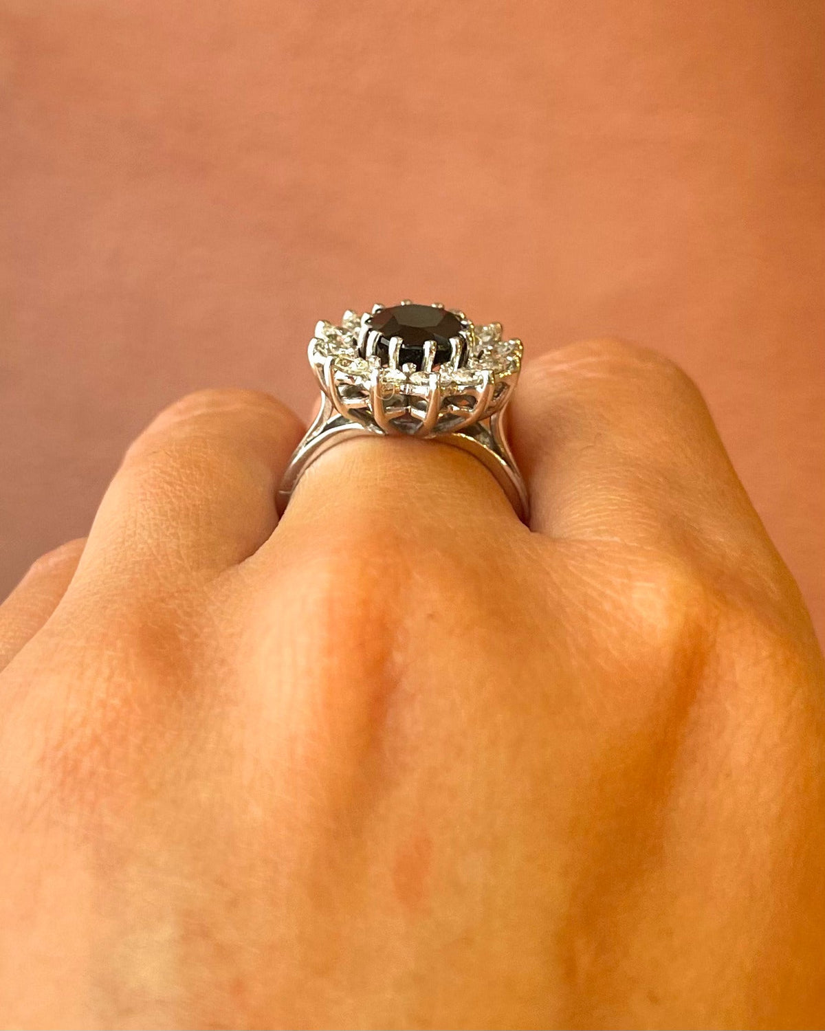 Bague Marguerite Saphir 2.50 carats &amp; Diamants 1.56 carat 6,30g "Marilyne" - Elliade Paris