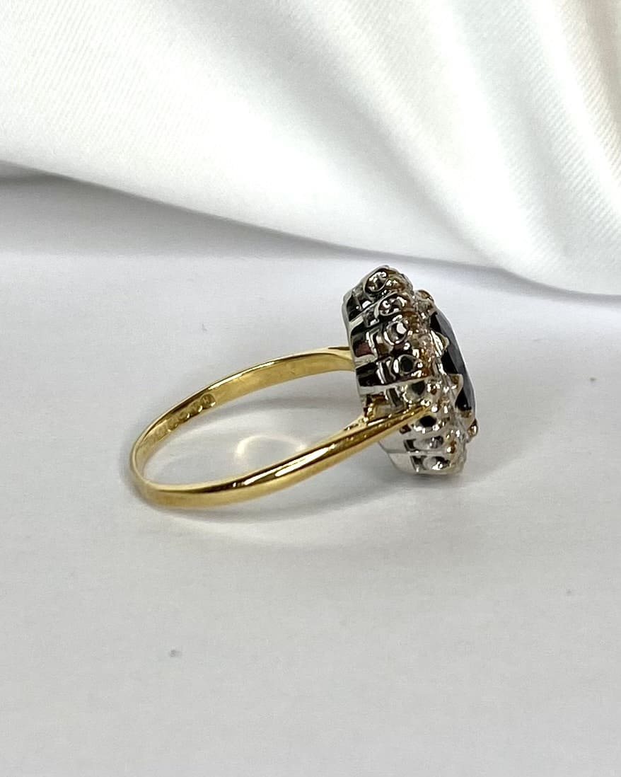 Bague Marguerite Saphir 2.50 carats &amp; Diamants "Héloise" - Elliade Paris