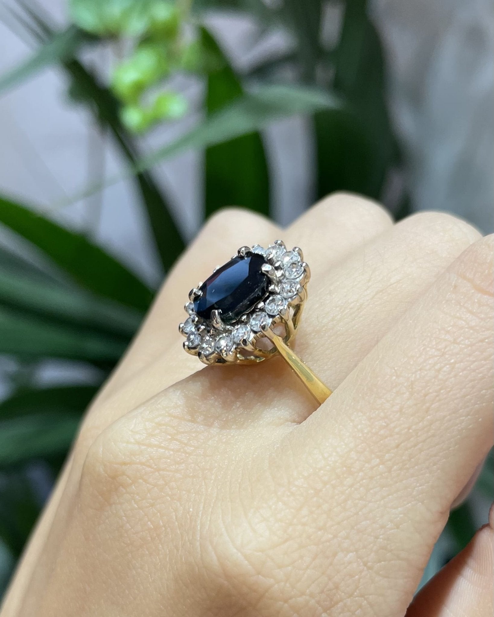 Bague Marguerite Saphir 2.60 carat &amp; Diamants "Amaryllis" - Elliade Paris