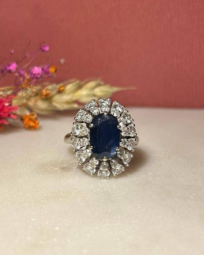Bague Marguerite Saphir 2.60 Carats &amp; Diamants &quot;Suzanne&quot; - Elliade Paris