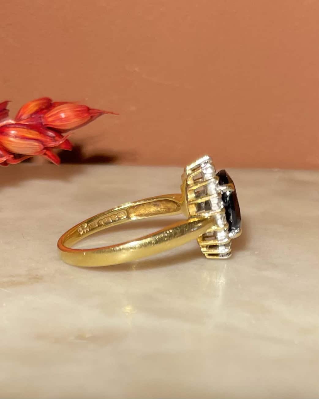 Bague Marguerite Saphir 2.70 carats &amp; Diamants "Laetitia" - Elliade Paris
