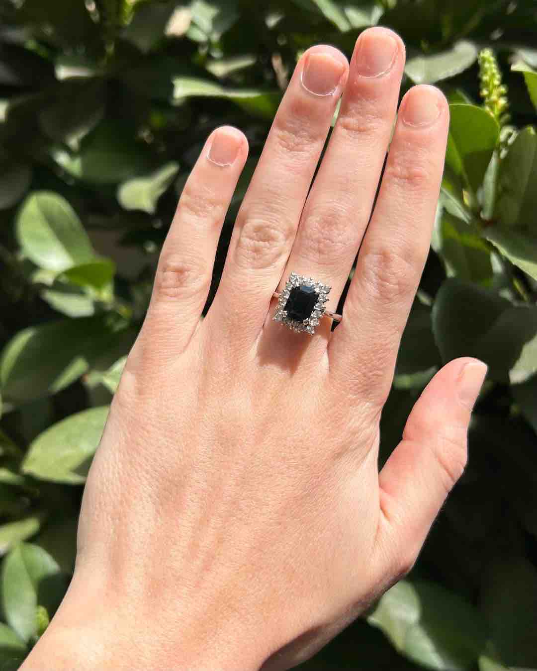 Bague Marguerite Saphir 2.70 carats &amp; Diamants &quot;Popy&quot; - Elliade Paris