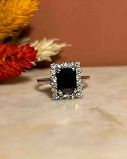 Bague Marguerite Saphir 2.70 carats &amp; Diamants &quot;Popy&quot; - Elliade Paris
