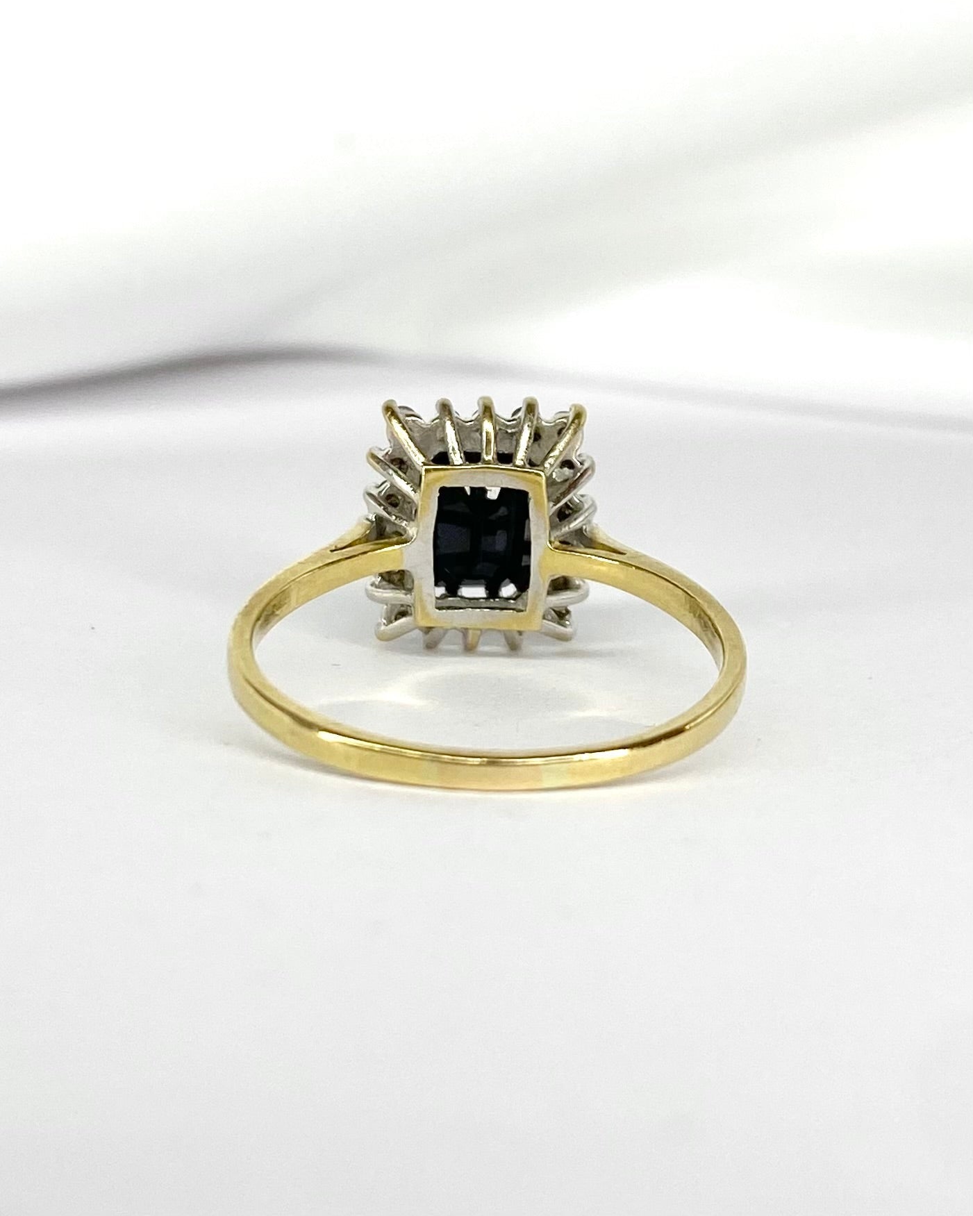 Bague Marguerite Saphir 2.76 carats &amp; Diamants "Brigitte" - Elliade Paris