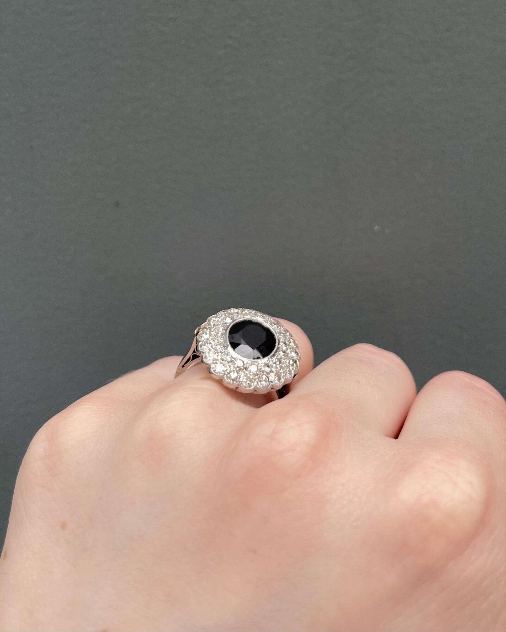 Bague Marguerite Saphir 2.90 Carats &amp; 36 Diamants "Maeva" - Elliade Paris