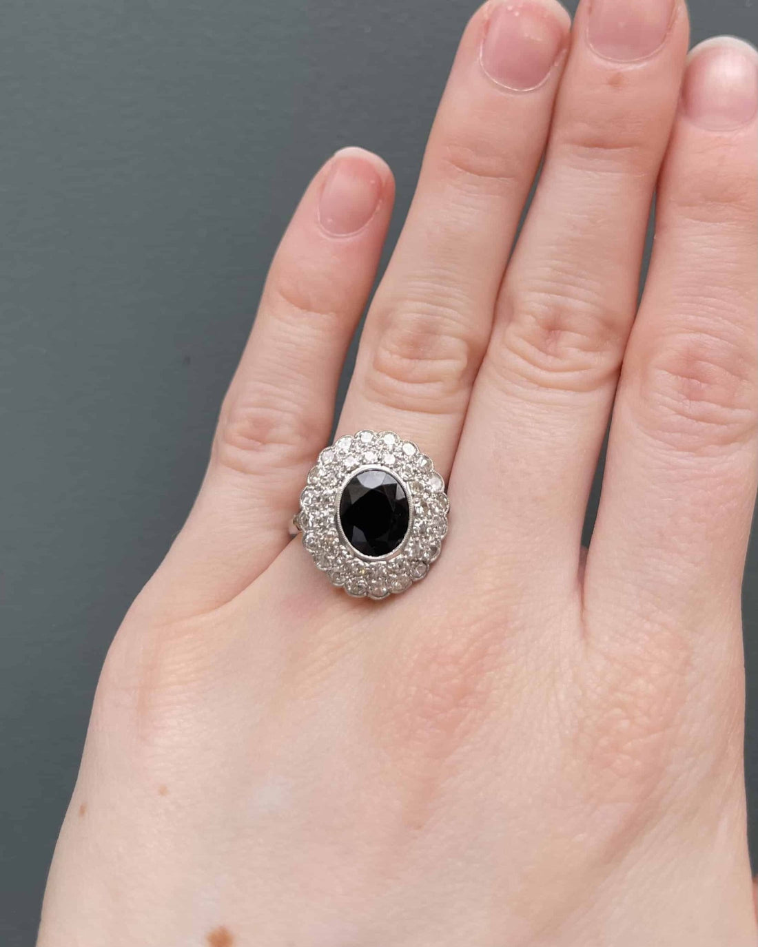 Bague Marguerite Saphir 2.90 Carats & 36 Diamants "Maeva" - Elliade Paris