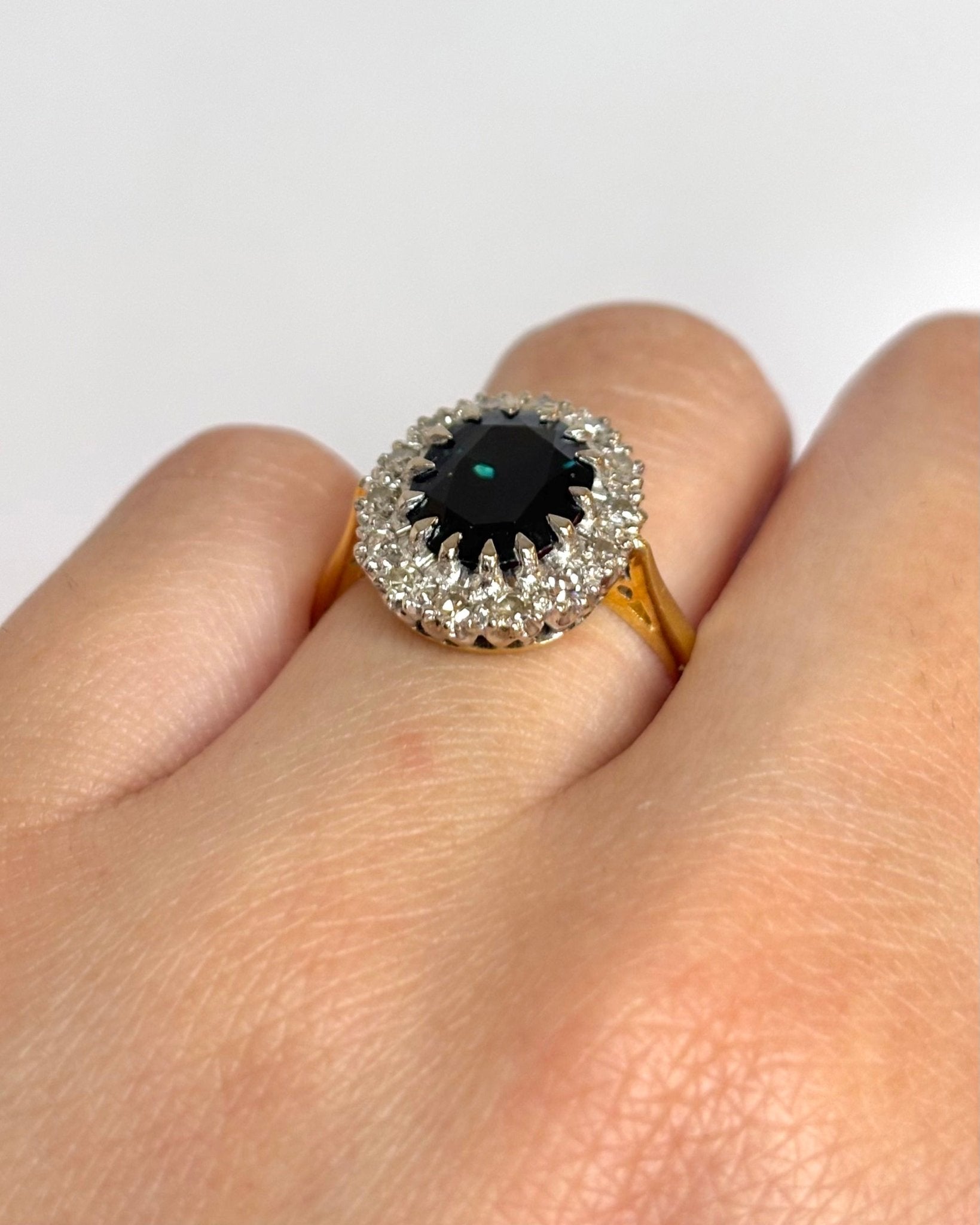 Bague Marguerite Saphir 2.90 carats &amp; Diamants "Ninon" - Elliade Paris