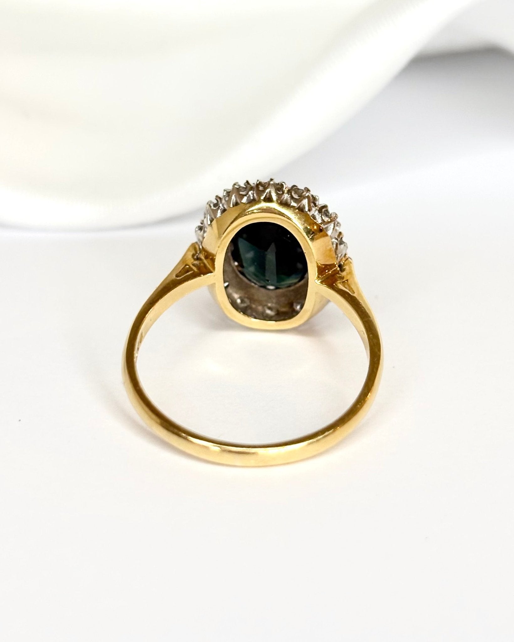 Bague Marguerite Saphir 2.90 carats &amp; Diamants "Ninon" - Elliade Paris