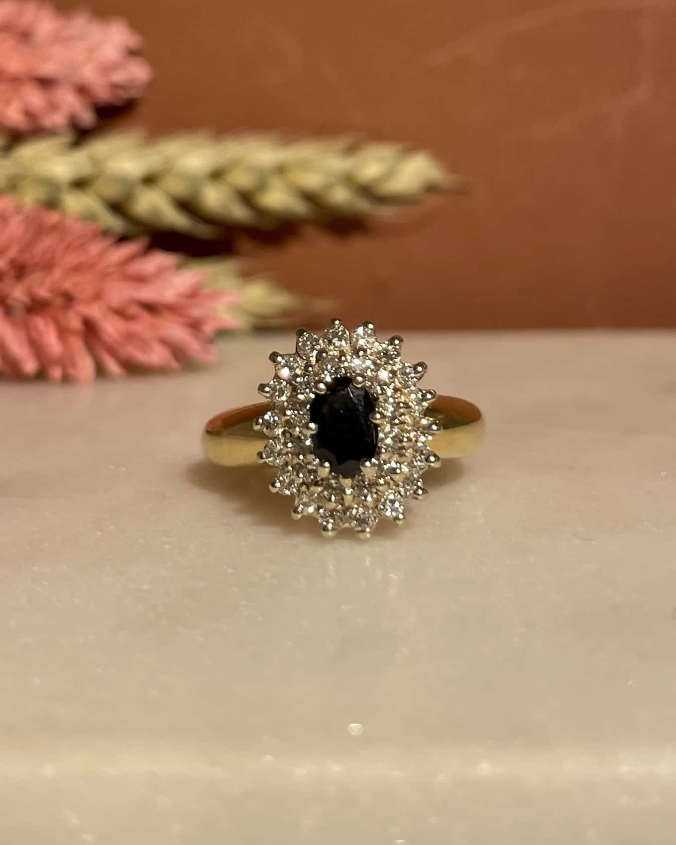Bague Marguerite Saphir &amp; 30 Diamants "Astrid" - Elliade Paris