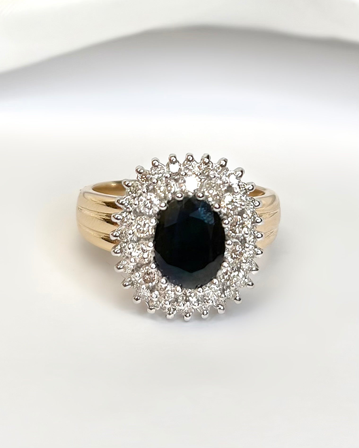 Bague Marguerite Saphir 3.10 carats &amp; Diamants 0.84 carat 7.92g "Josepha" - Elliade Paris