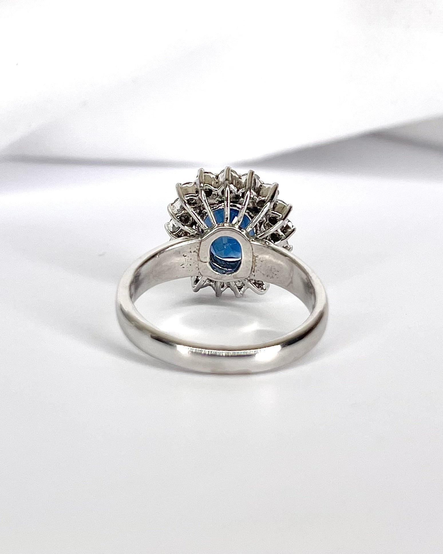 Bague Marguerite Saphir 3.20 carats &amp; Diamants 0.34 carat "Mélanie" - Elliade Paris