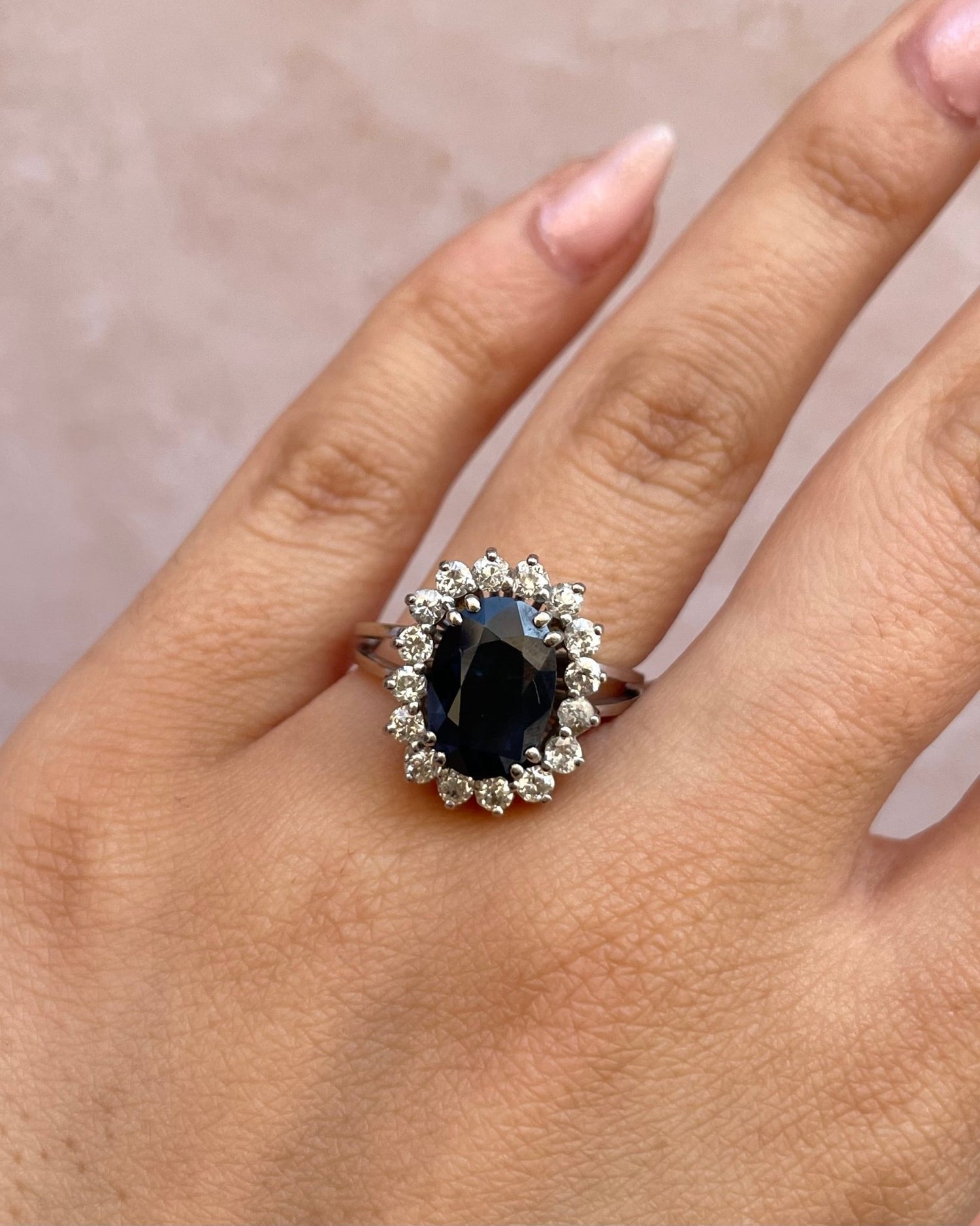 Bague Marguerite Saphir 3.50 carats &amp; Diamants 0.64 carat "Shana" - Elliade Paris