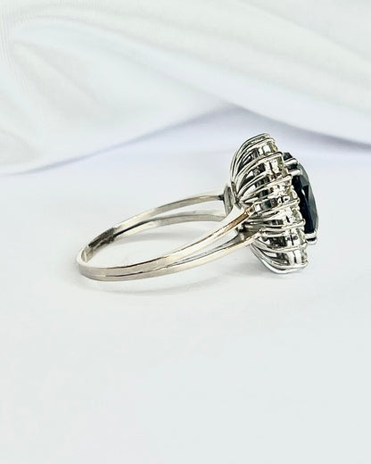 Bague Marguerite Saphir 3.50 carats &amp; Diamants 0.64 carat "Shana" - Elliade Paris