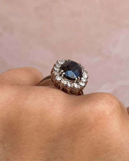 Bague Marguerite Saphir 3.50 carats &amp; Diamants 0.64 carat "Shana" - Elliade Paris
