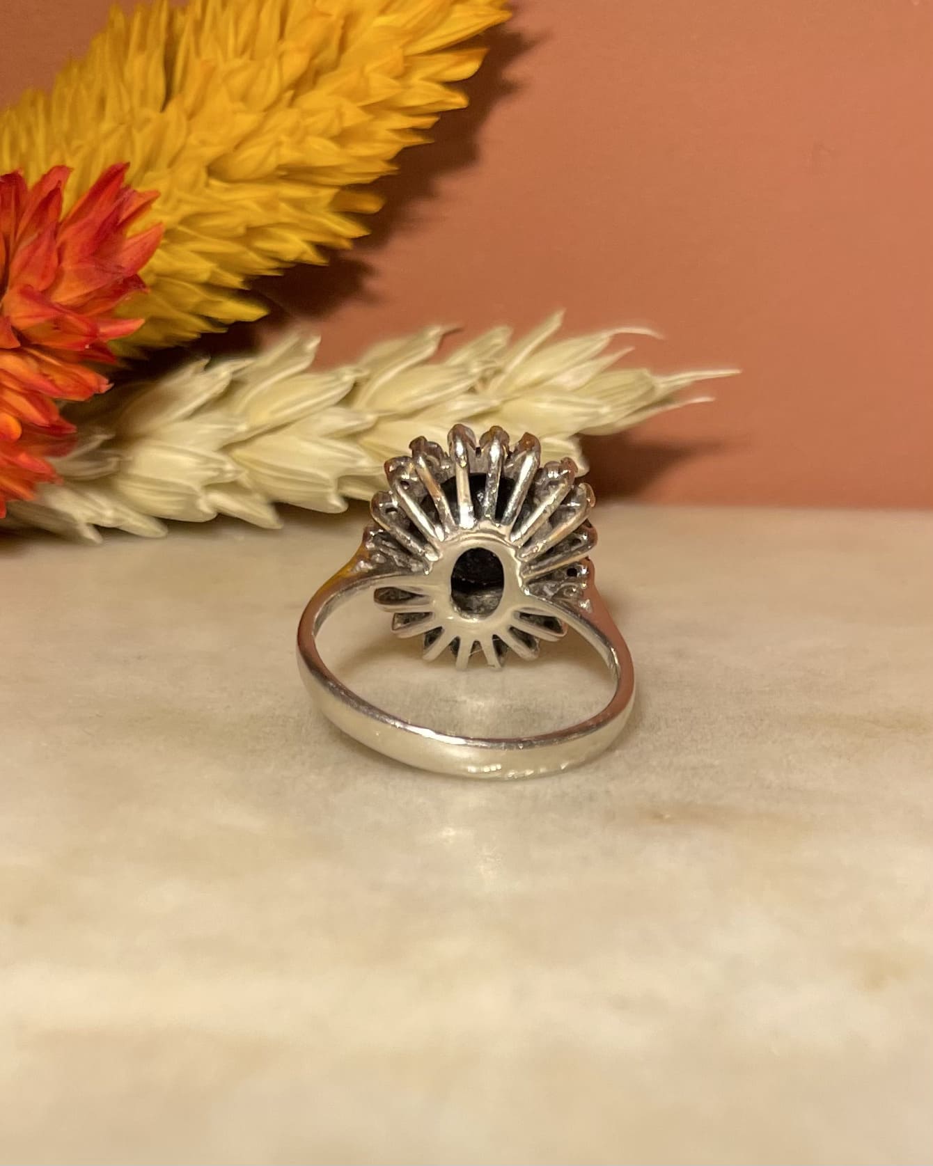Bague Marguerite Saphir &amp; 36 Diamants "Willelmina" - Elliade Paris