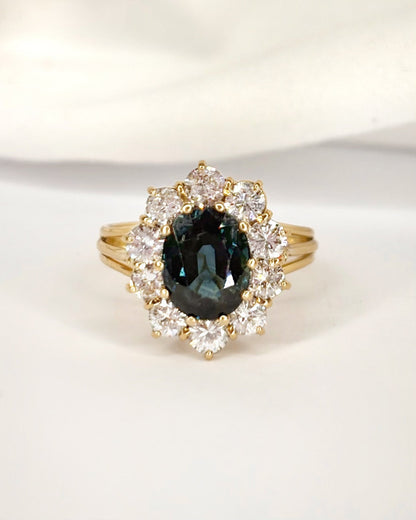 Bague Marguerite Saphir 3.90 carats, Diamants 0.90 carat &amp; Or 5.88g "Adélie" - Elliade Paris