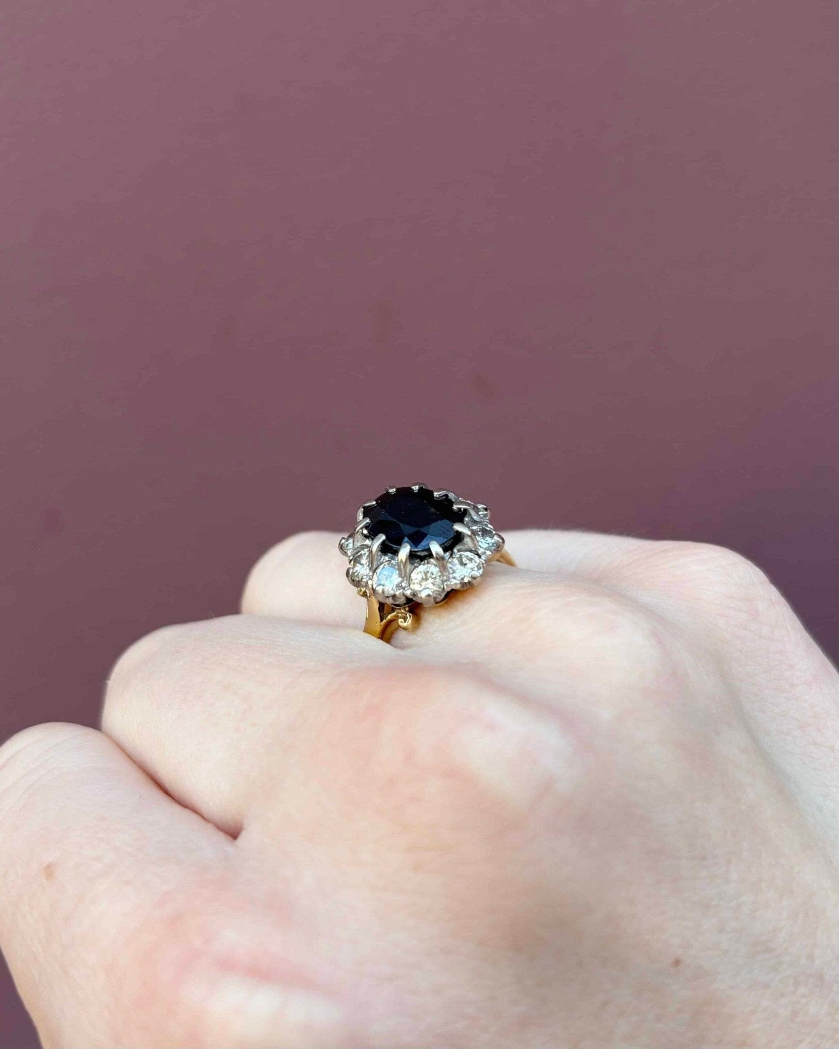 Bague Marguerite Saphir 4.15 Carats &amp; Diamants 1.50 Carat "Lennon" - Elliade Paris