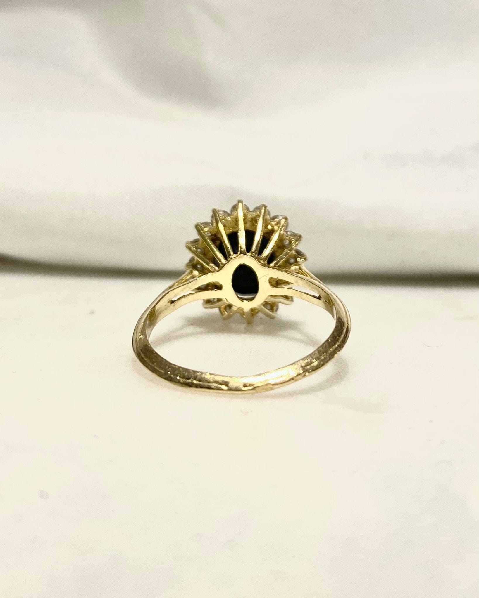 Bague Marguerite Saphir 4.30 carats &amp; Diamants "Justine" - Elliade Paris
