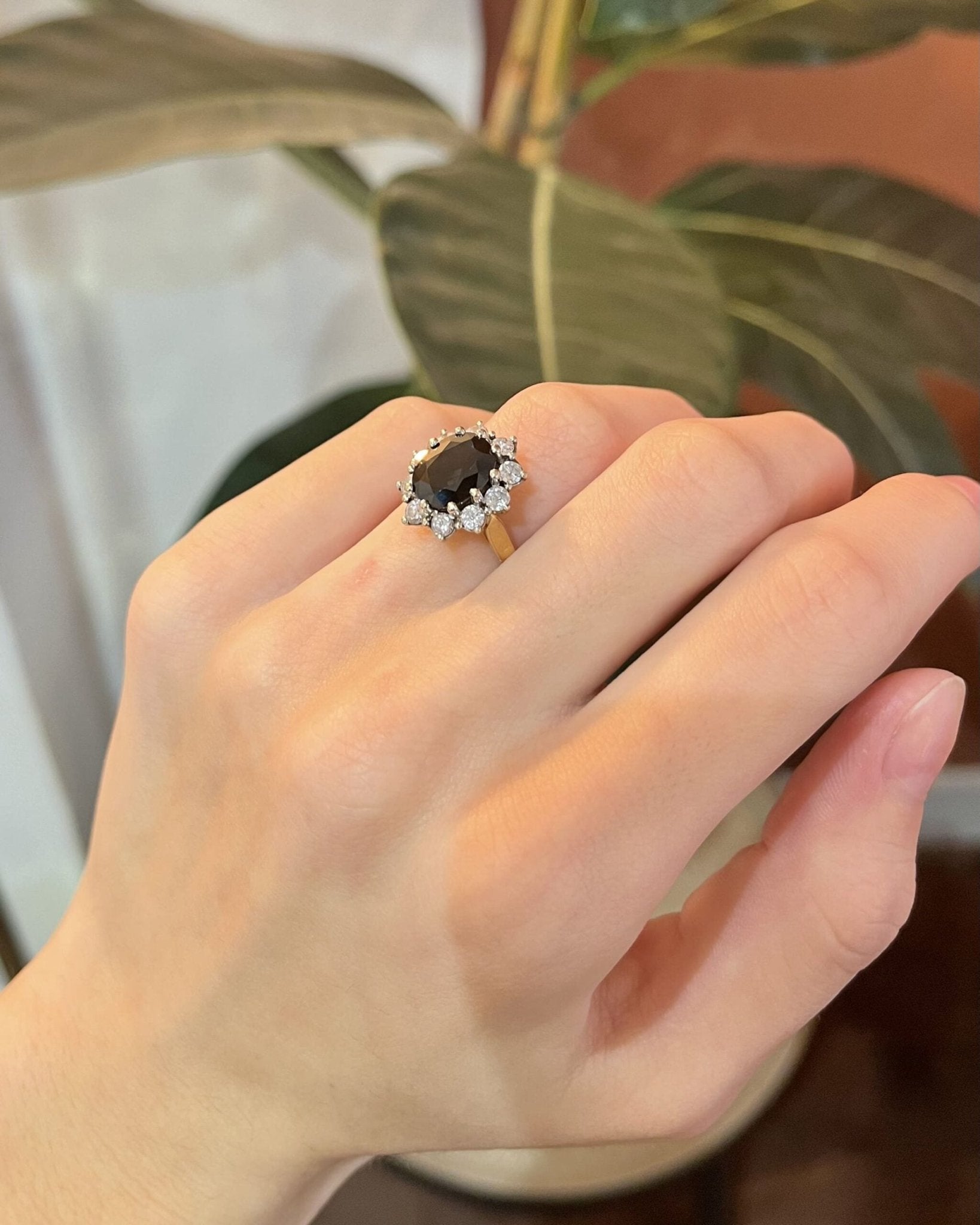 Bague Marguerite Saphir 4.50 carats &amp; Diamants "Georgia" - Elliade Paris